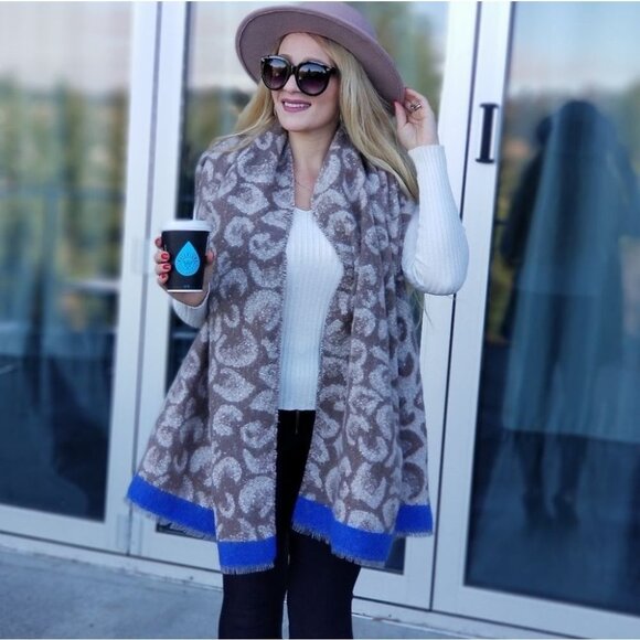 Leopard Print Oversize scarf - Picture 9 of 10